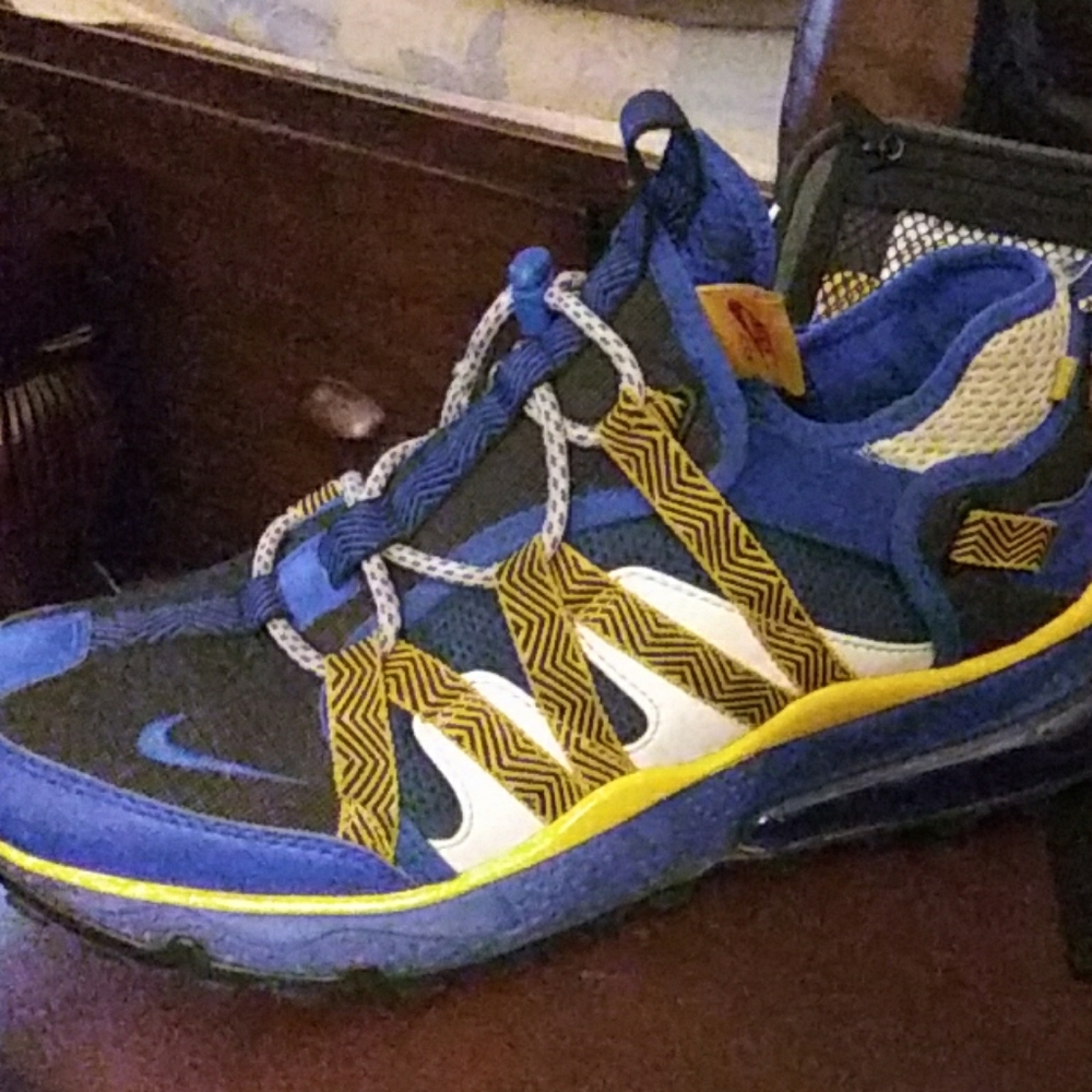 Nike Air bowfins
